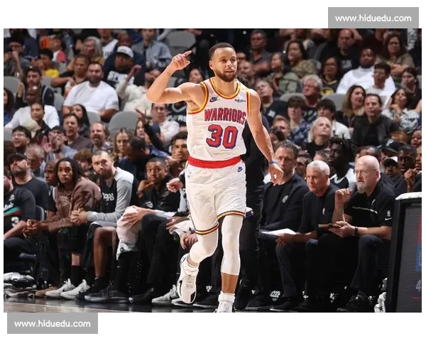 波杰空砍 23+8 难救主!湖勇大战:替补双枪爆发 + 勇士失误潮定败局 波杰空砍 23+8 难救主!湖勇大战:替补双枪爆发 + 勇士失误潮定败局