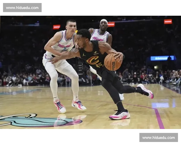 热火对决骑士攻防博弈季后赛席位之争焦点大战前瞻东西部强强碰撞走势 热火对决骑士攻防博弈季后赛席位之争焦点大战前瞻东西部强强碰撞走势